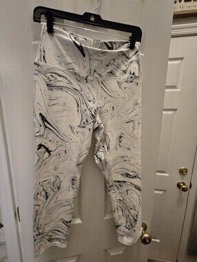 Balance Collection Marble-Swirl Leggings in White & Black